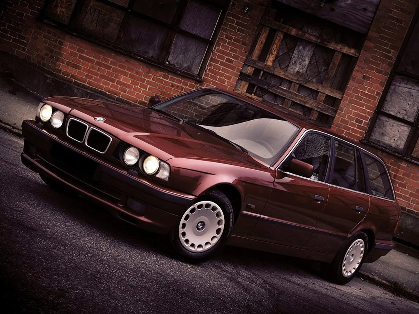 BMW_5_series_3_generation__Estate_5-door__6.jpg