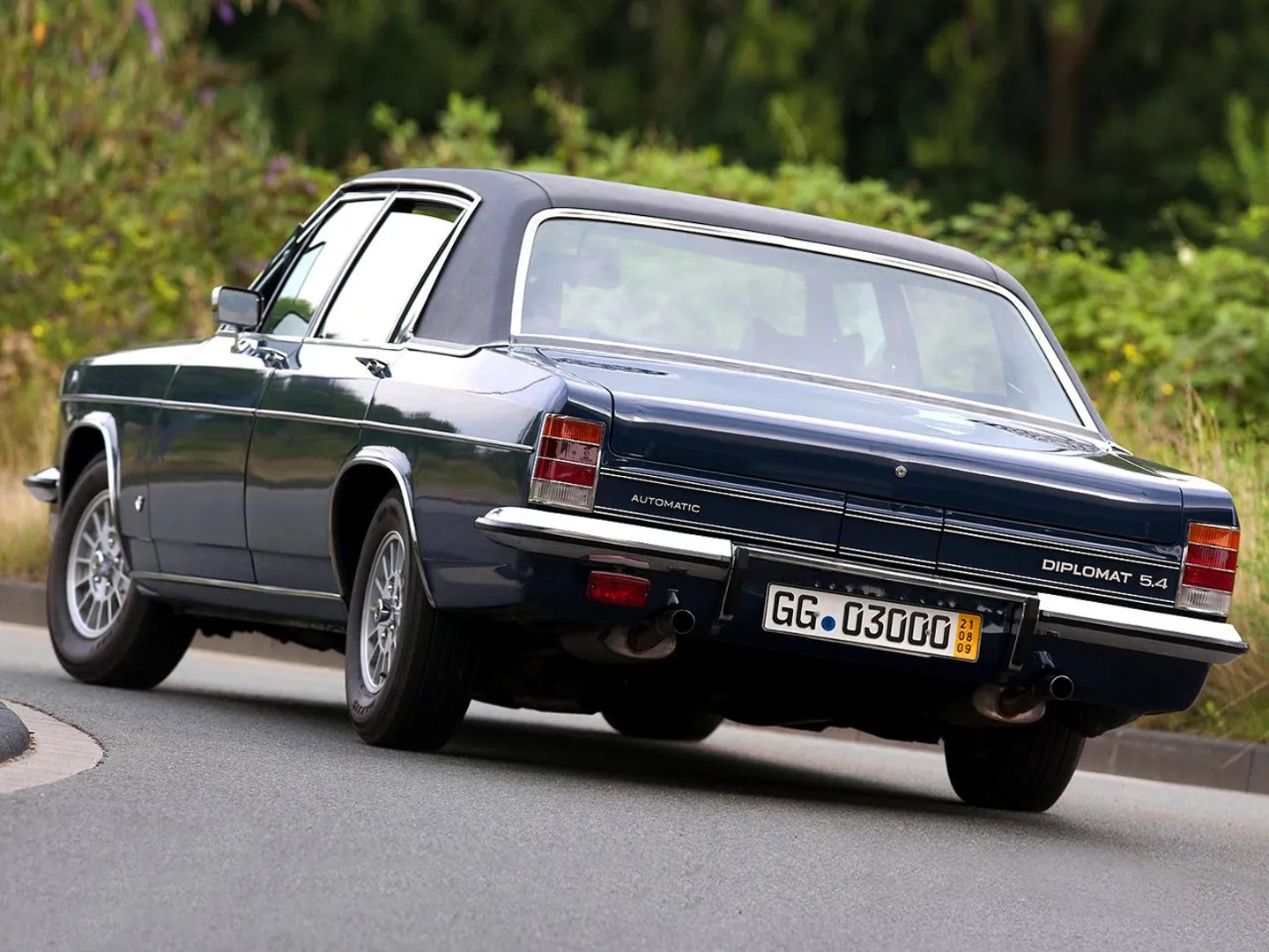 Opel_Diplomat_2_generation__Sedan__2.jpg