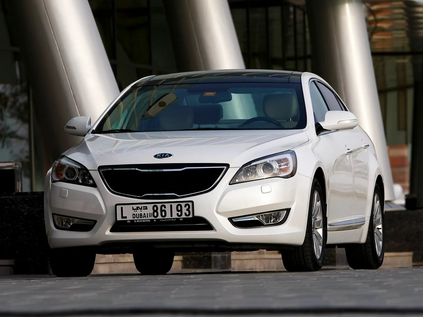 Kia_Cadenza_1_generation__Sedan__5.jpg