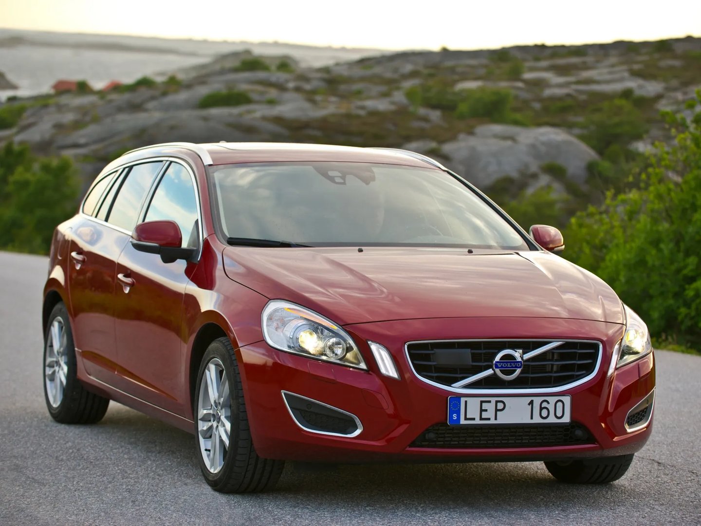 Volvo_V60_1_generation__Estate_5-door__11.jpg