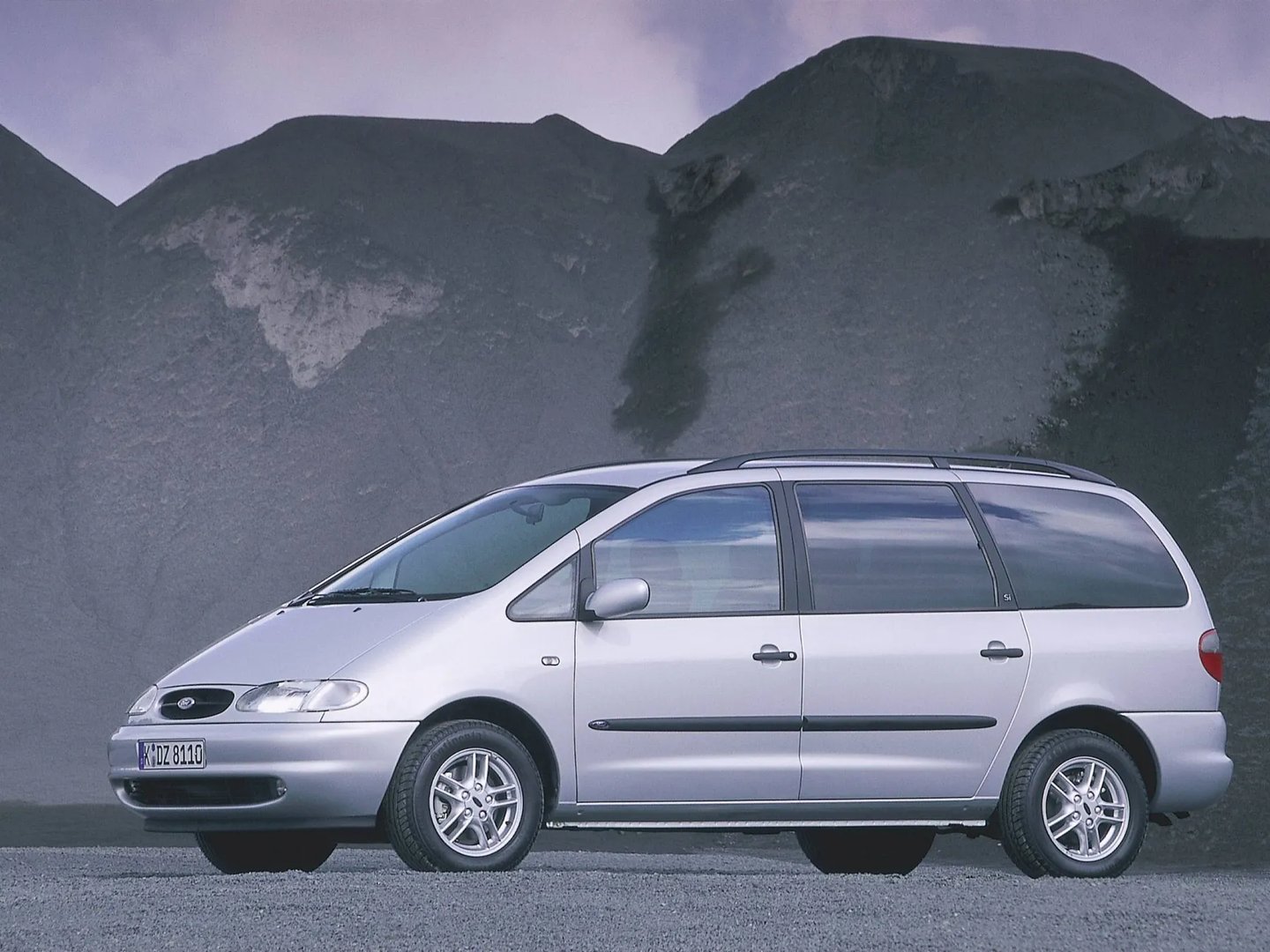 Ford_Galaxy_1_generation__Minivan__3.jpg