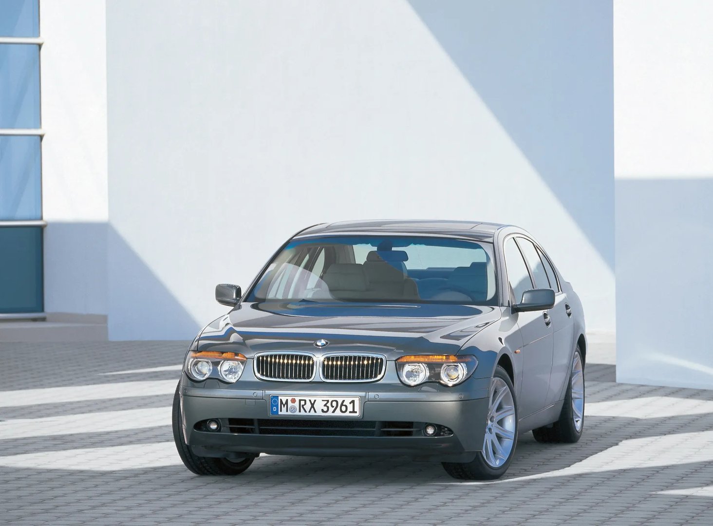 BMW_7_series_4_generation__Sedan__4.jpg
