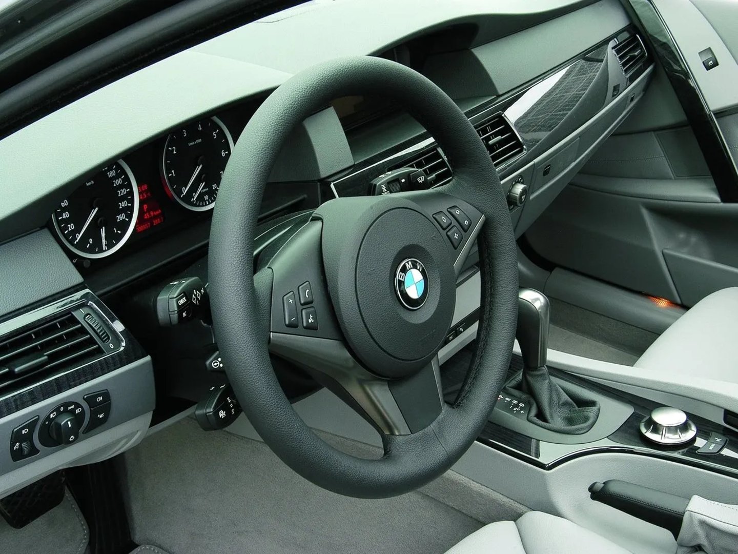 BMW_5_series_5_generation__Estate_5-door__7.jpg