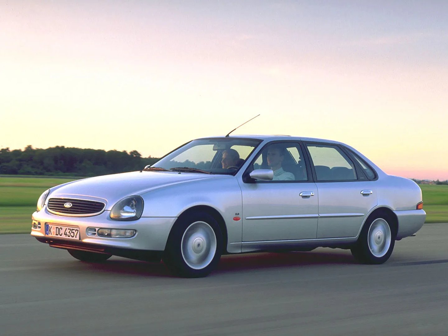 Ford_Scorpio_2_generation__Sedan__1.jpg