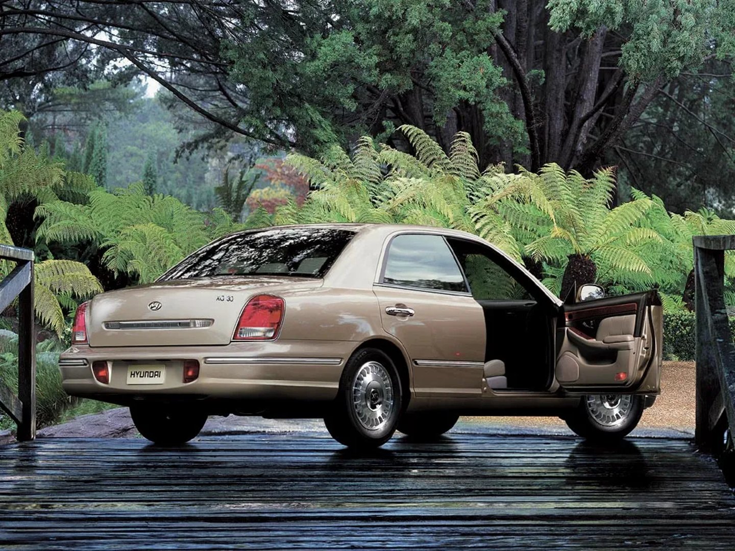 Hyundai_XG_1_generation__Sedan__4.jpg