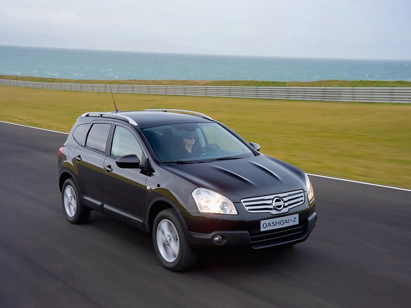 Nissan_Qashqai_+2_1_generation__SUV_5-doors__8.jpg