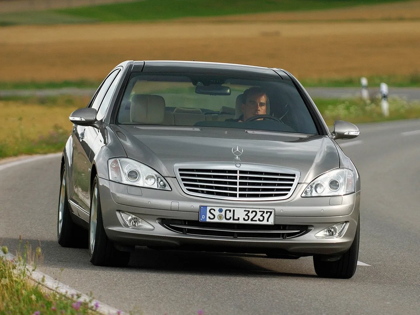 Mercedes_S-Class_5_generation__Sedan_Long__1.jpg
