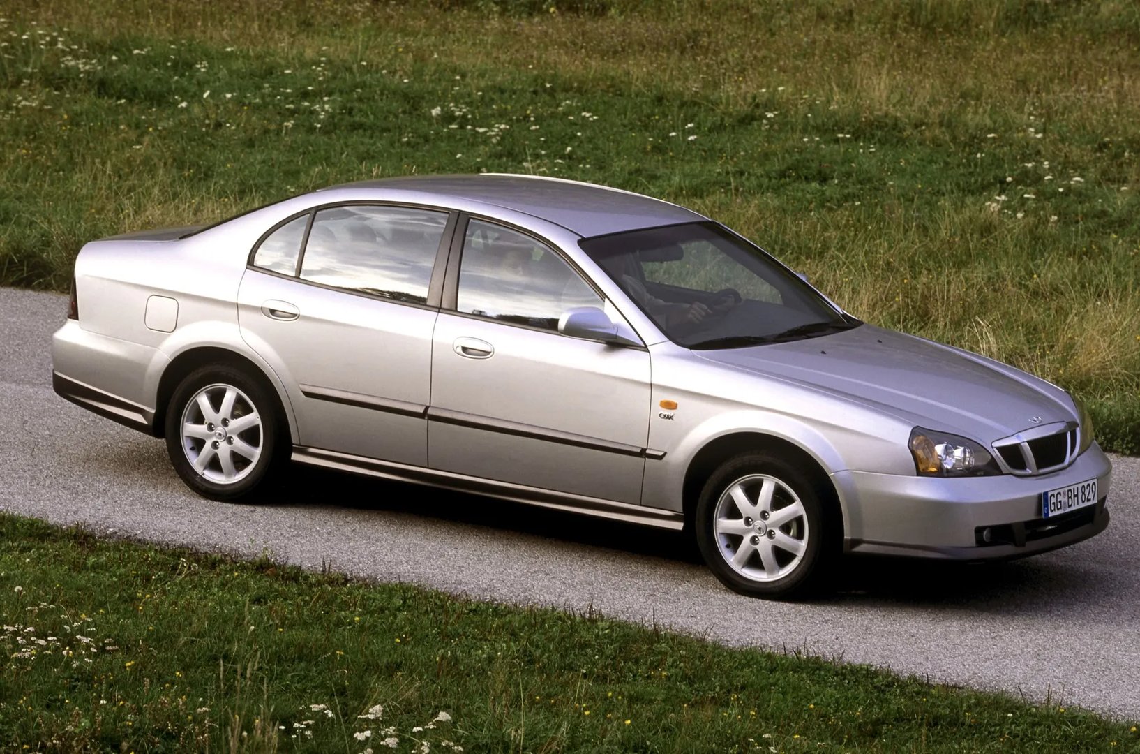 Daewoo_Evanda_1_generation__Sedan__2.jpg