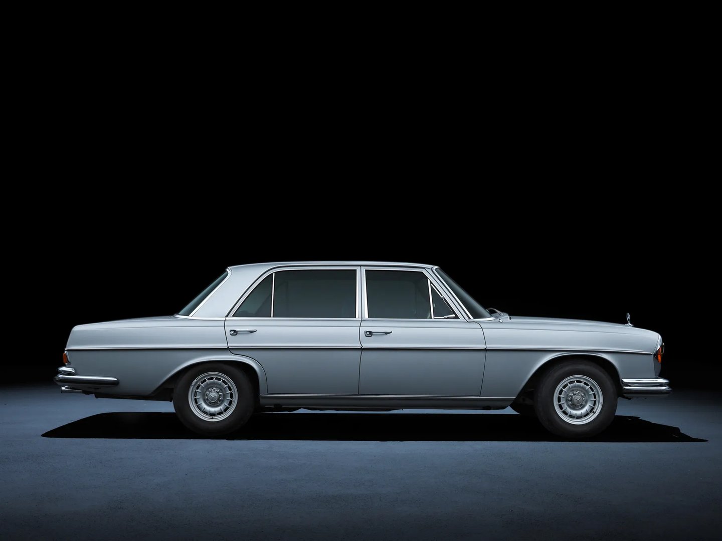 Mercedes_W108_1_generation__Sedan__2.jpg