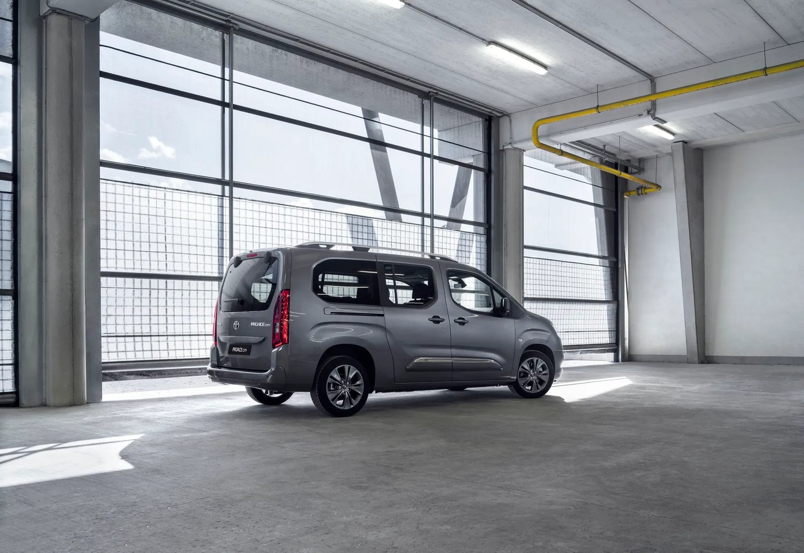 Toyota_ProAce_City_1_generation__Compact_Van_Long__7.jpg
