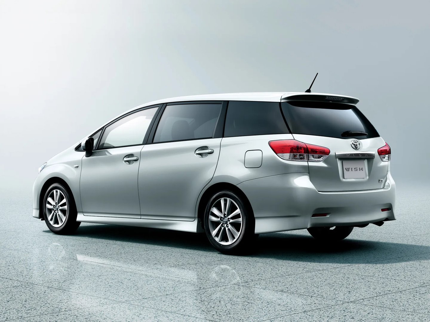 Toyota_Wish_2_generation__Minivan__5.jpg