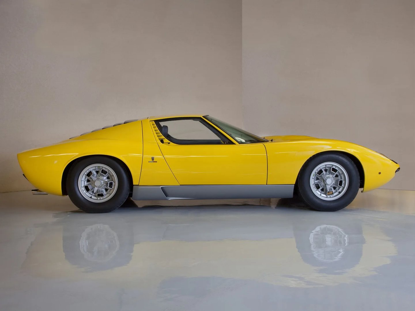 Lamborghini_Miura_1_generation__Coupe__6.jpg