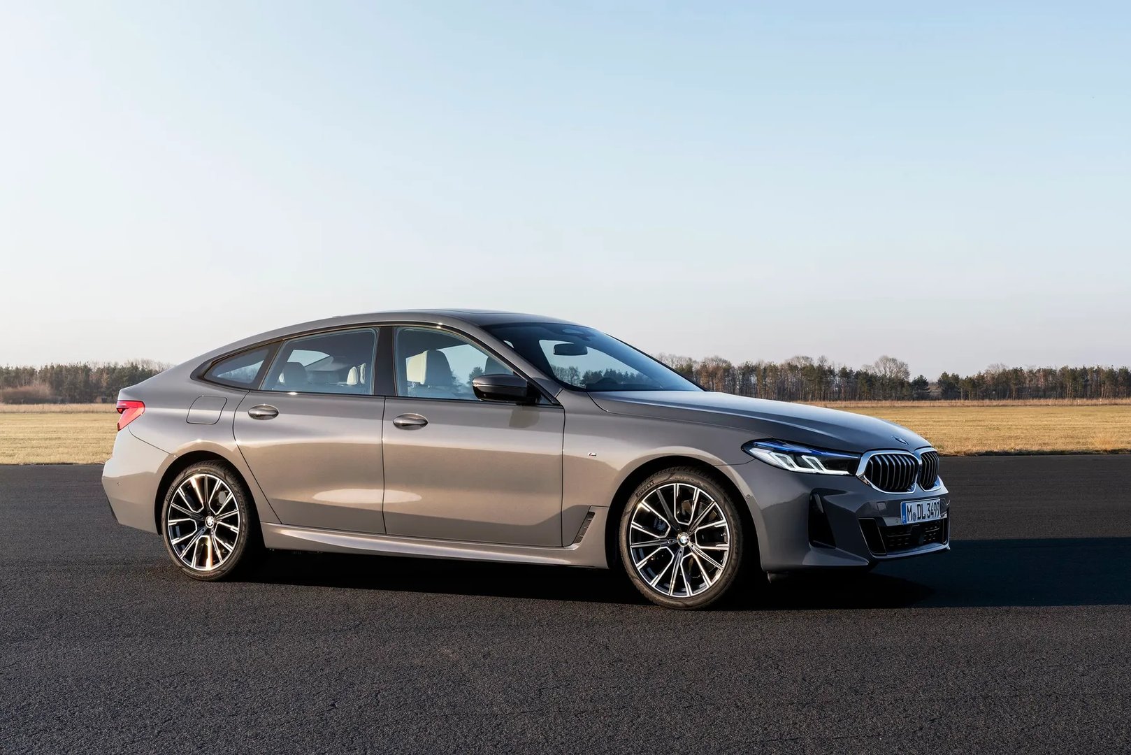 BMW_6_series_4_generation_restyling_1__Liftback__7.jpg