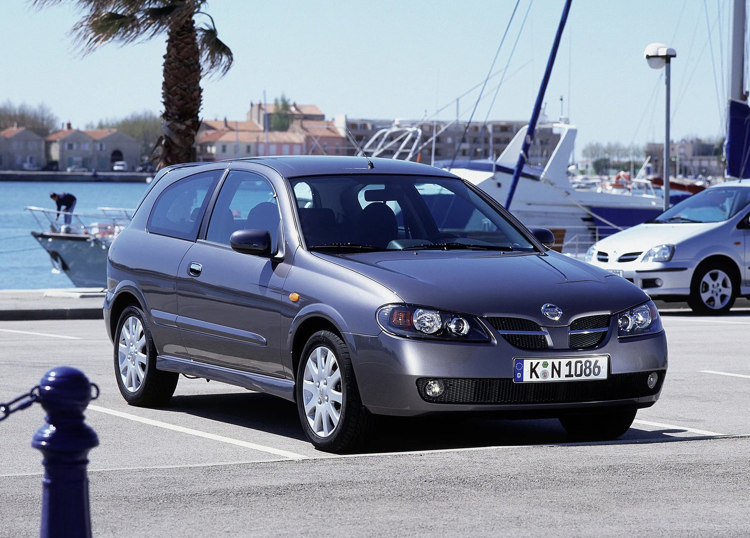 Nissan_Almera_2_generation_restyling__Hatchback_3-door__12.jpg
