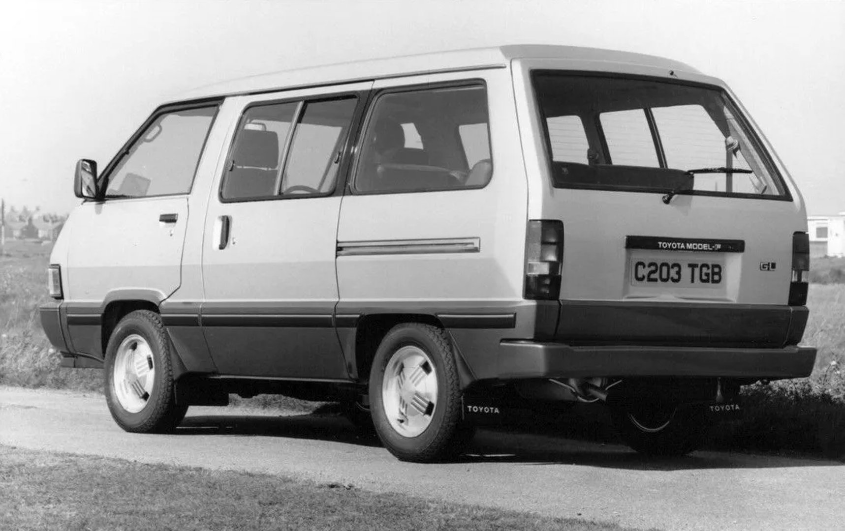 Toyota_Model_F_1_generation__Minivan__6.jpg