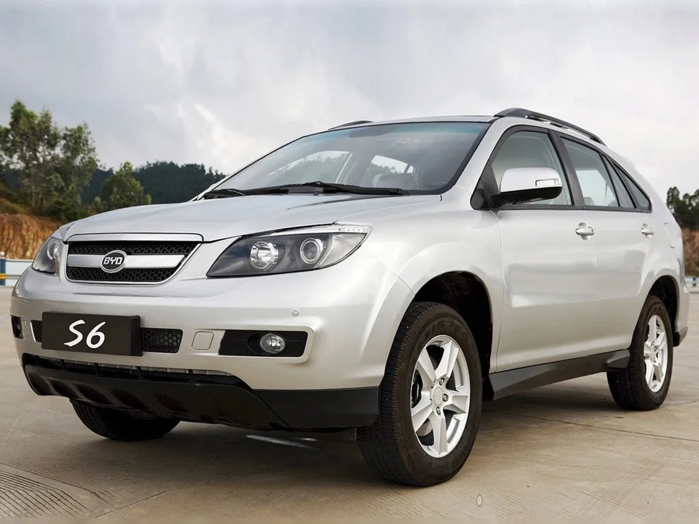 BYD_S6_1_generation__SUV_5-doors__3.jpg