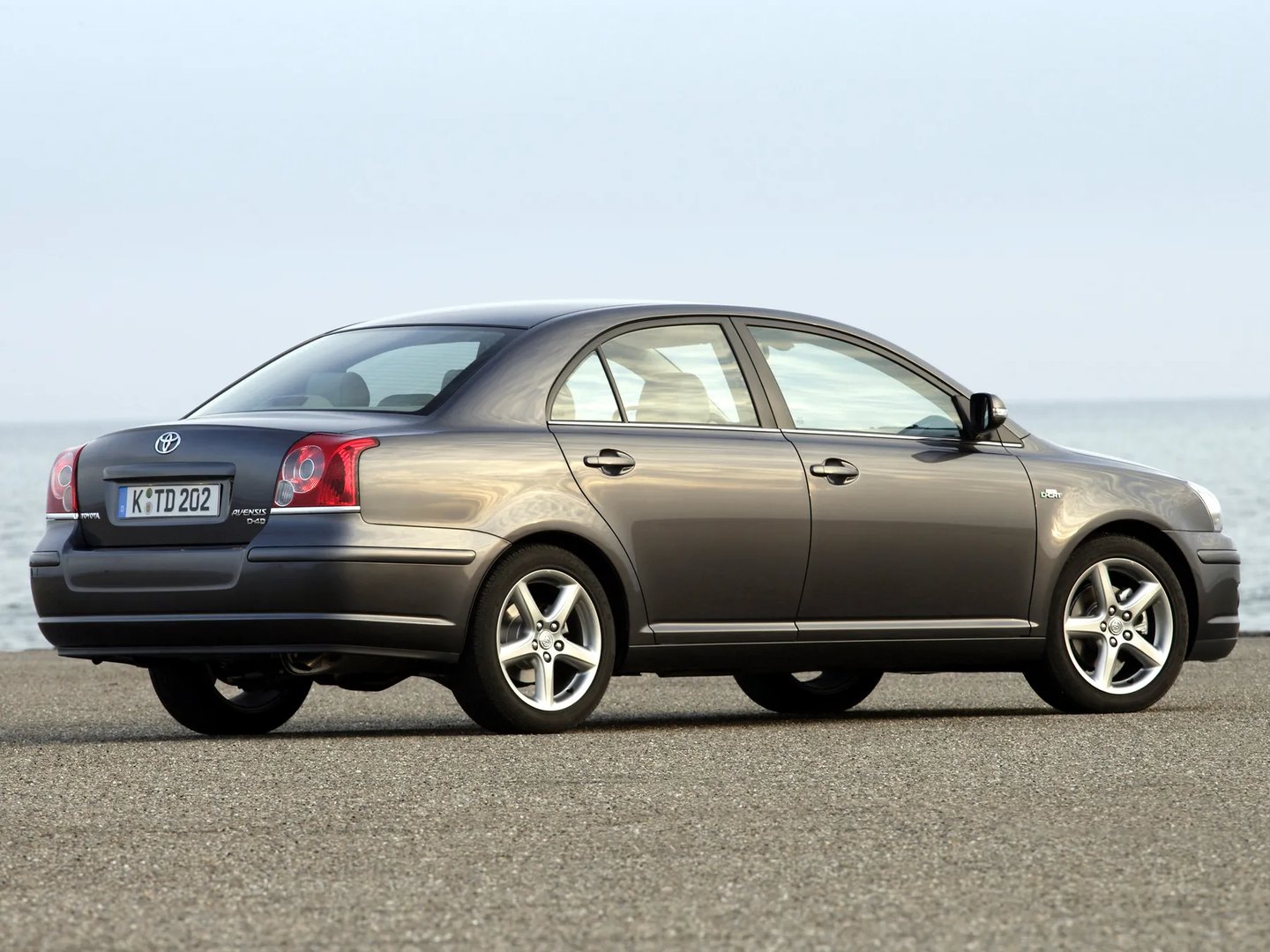 Toyota_Avensis_2_generation_restyling__Sedan__11.jpg