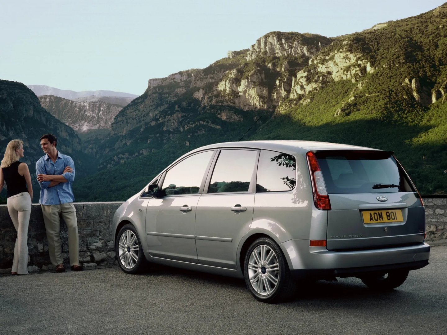 Ford_C-MAX_1_generation__Compact_Van__6.jpg