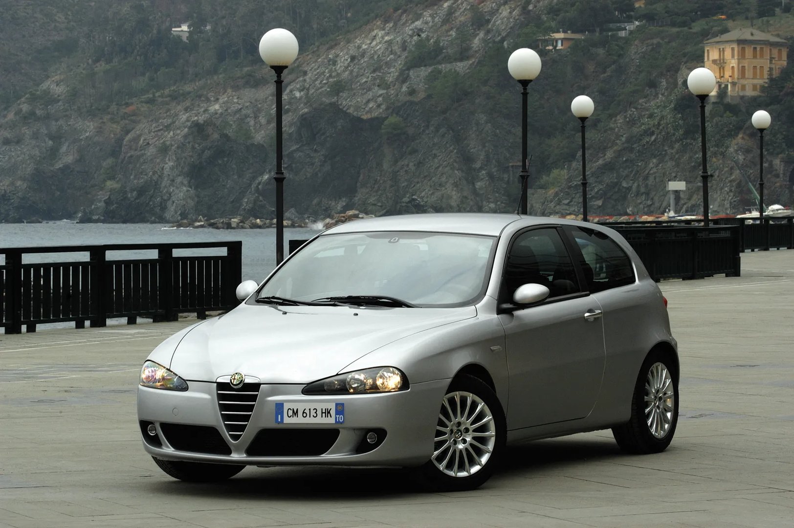 Alfa Romeo_147_1_generation_restyling__Hatchback_3-door__3.jpg