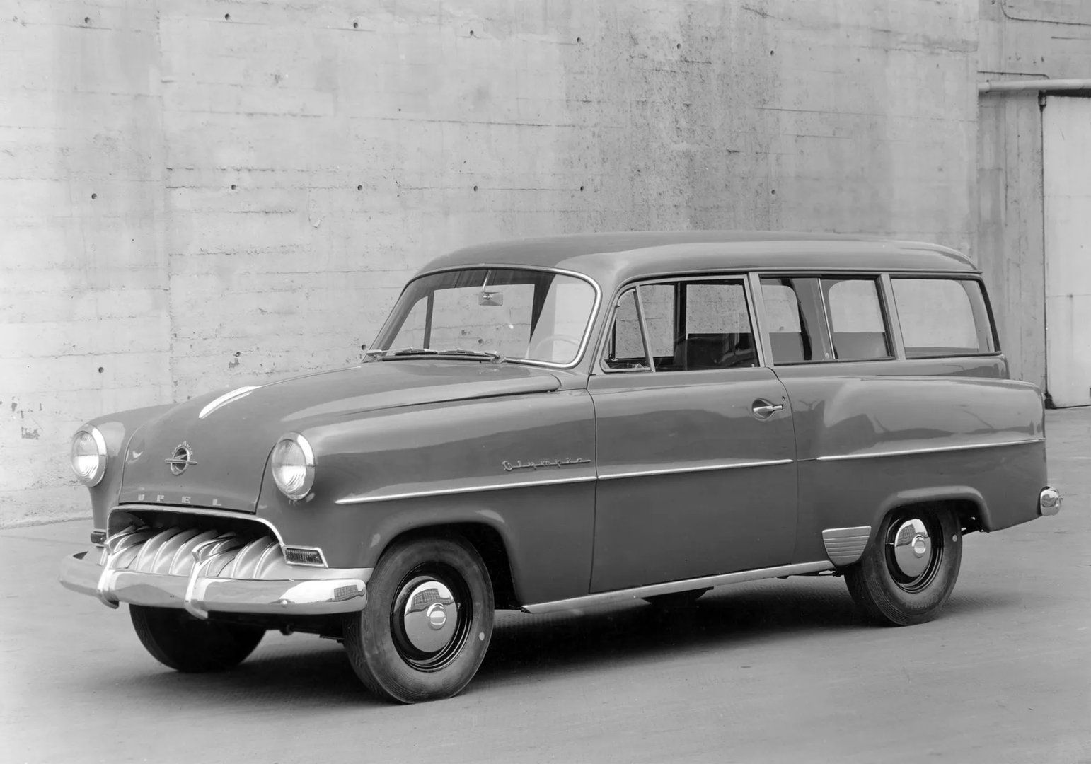 Opel_Olympia_4_generation__Estate_3-door__4.jpg