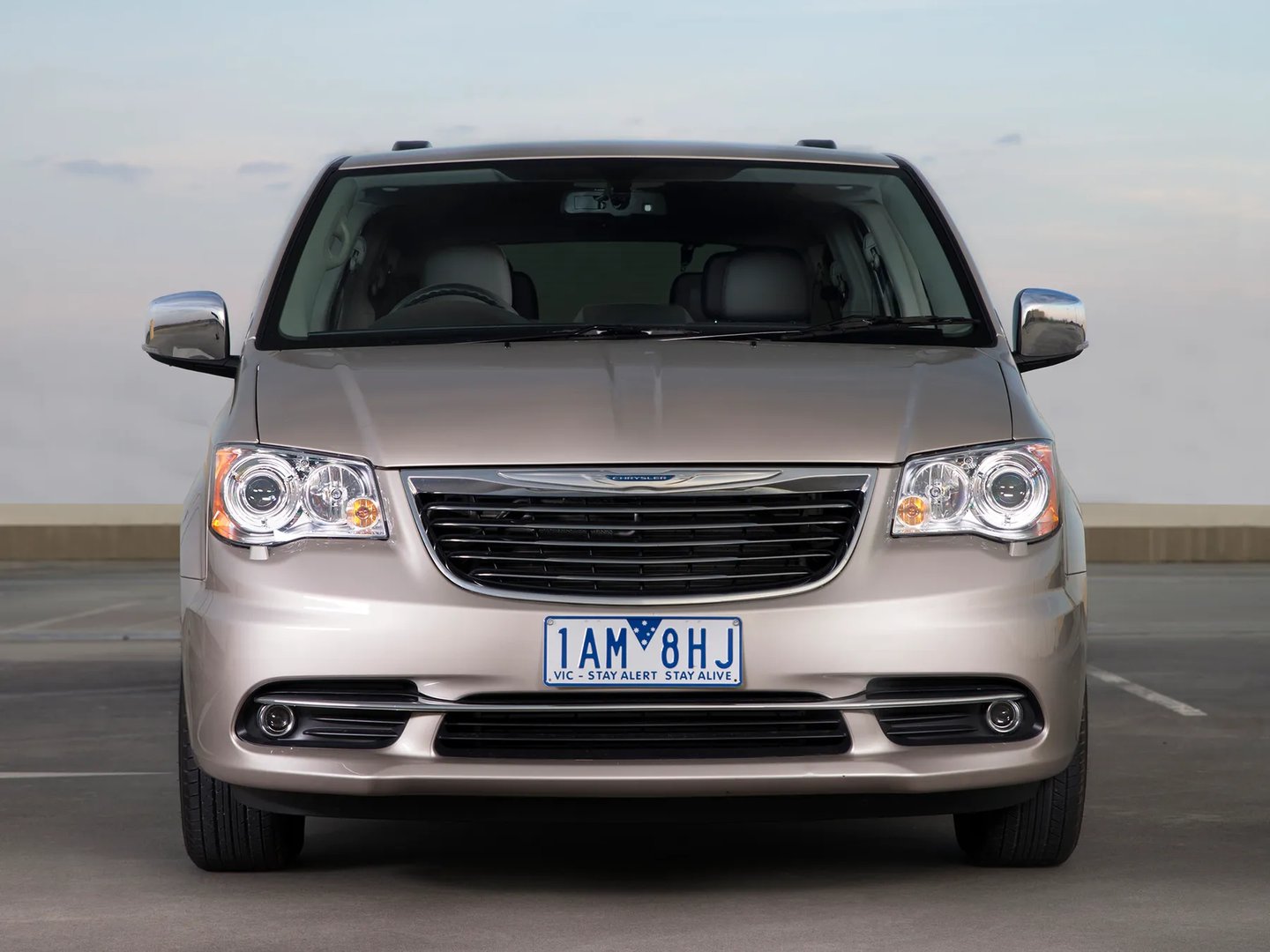 Chrysler_Grand_Voyager_5_generation_restyling__Minivan__3.jpg