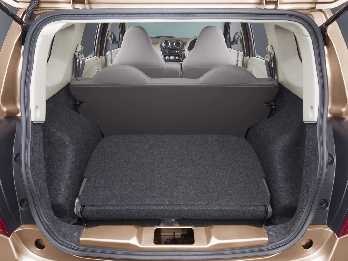 Datsun_GO_1_generation__Compact_Van__9.jpg