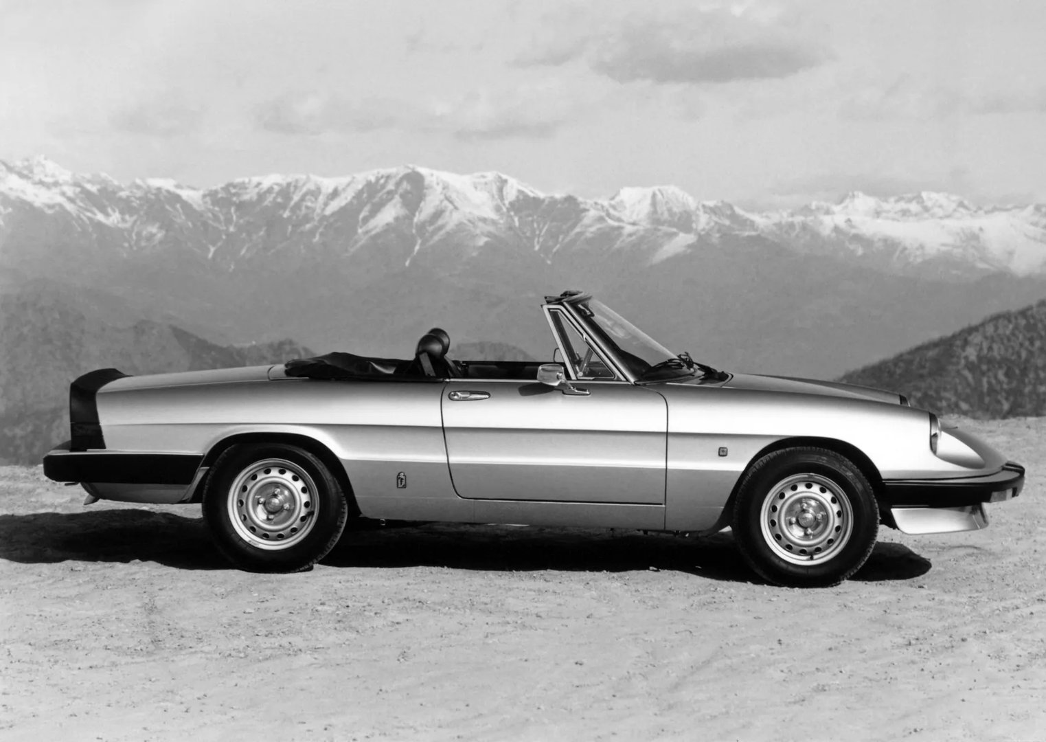 Alfa Romeo_Spider_1_generation__Cabrio__8.jpg