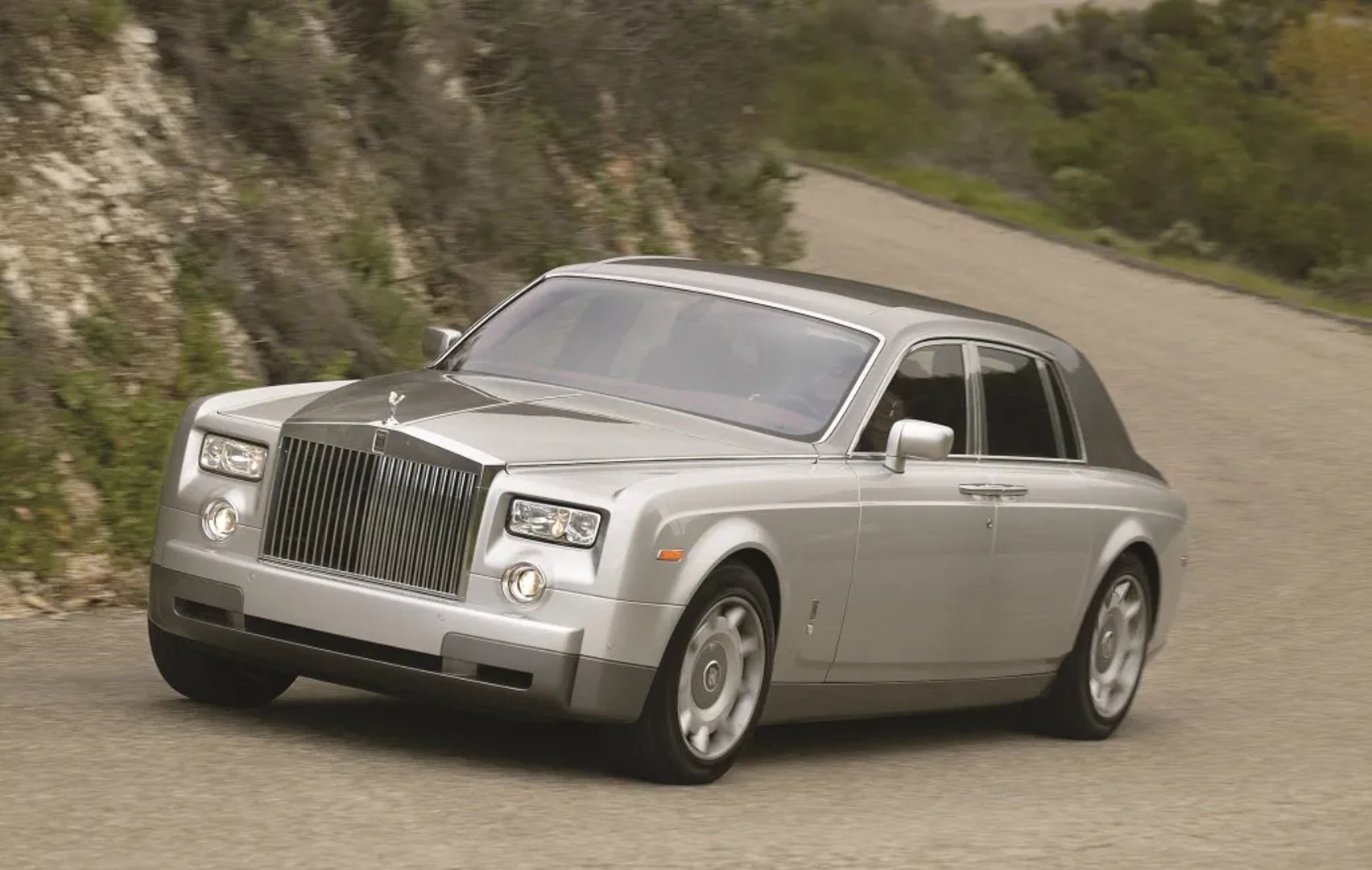 Rolls-Royce_Phantom_7_generation__Sedan__1.jpg