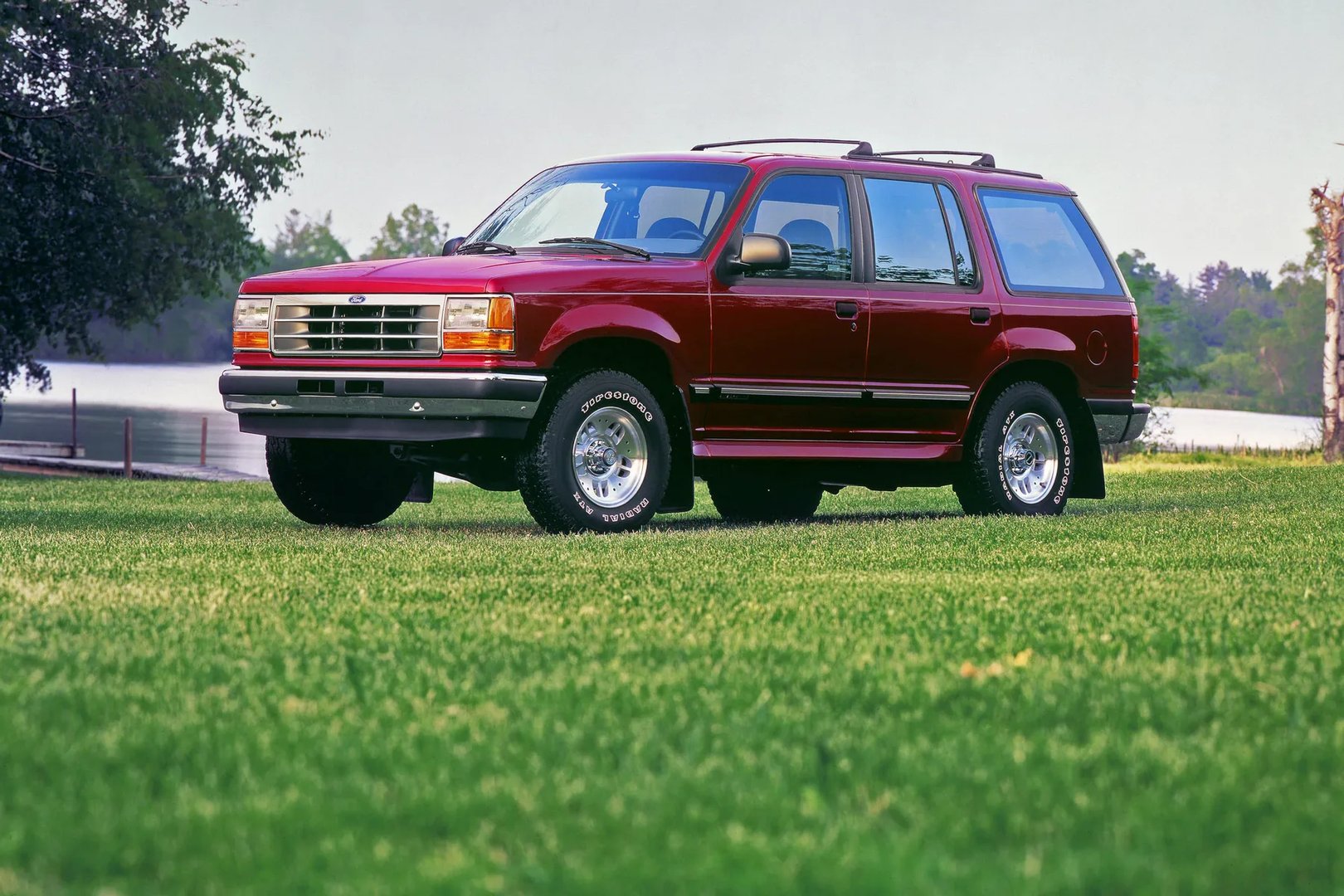 Ford_Explorer_1_generation__SUV_5-doors__1.jpg