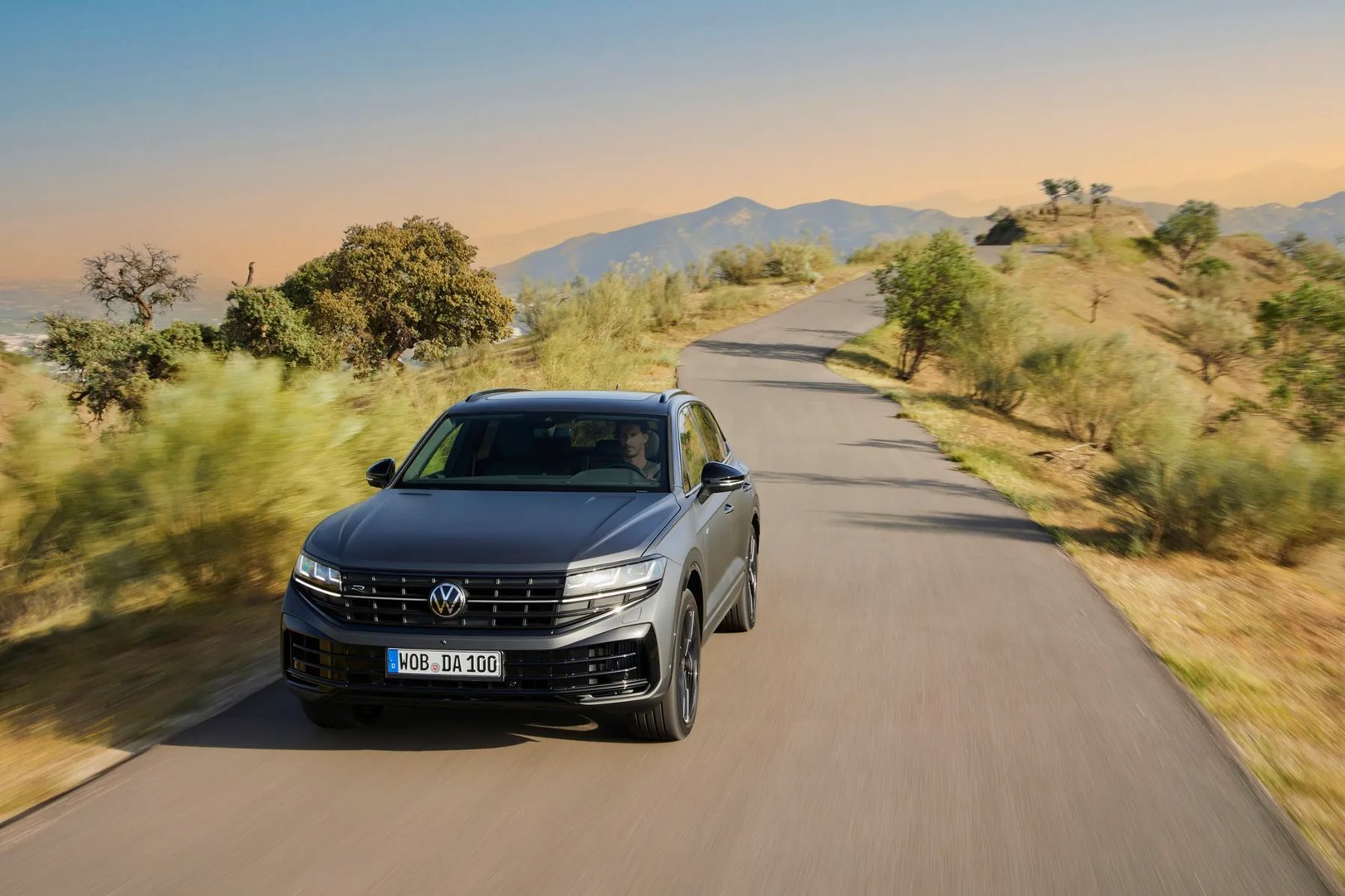 Volkswagen_Touareg_R_3_generation_restyling__SUV_5-doors__9.jpg