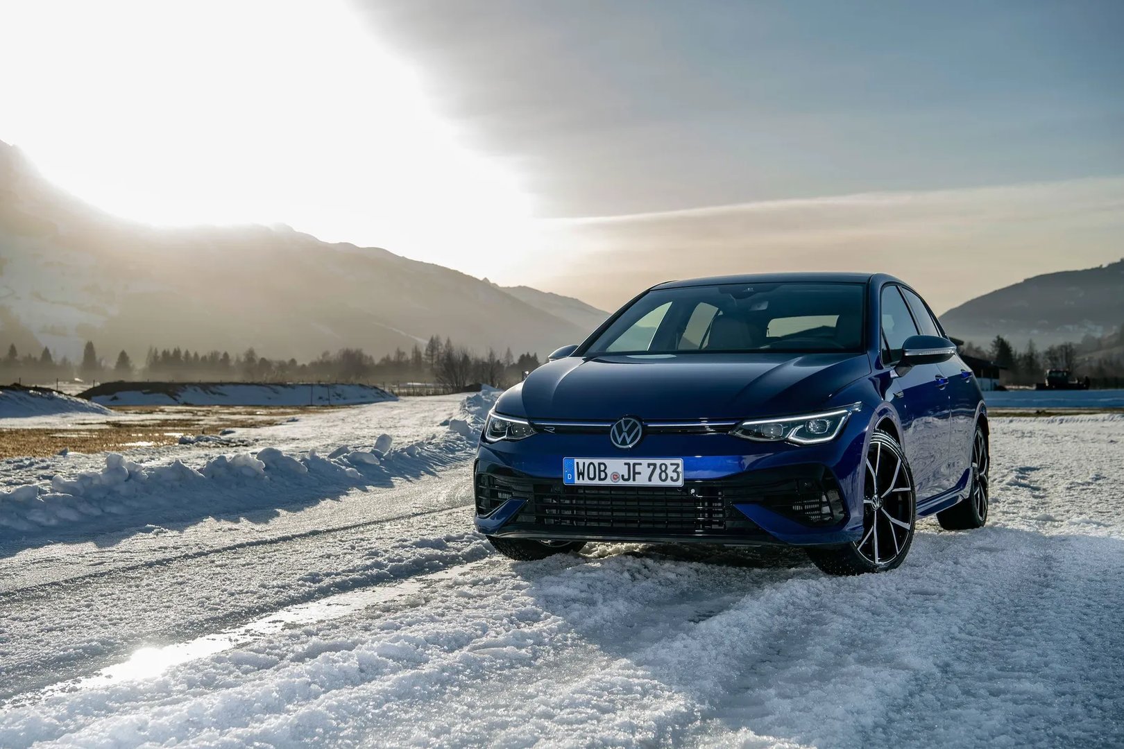 Volkswagen_Golf_R_8_generation__Hatchback_5-door__6.jpg