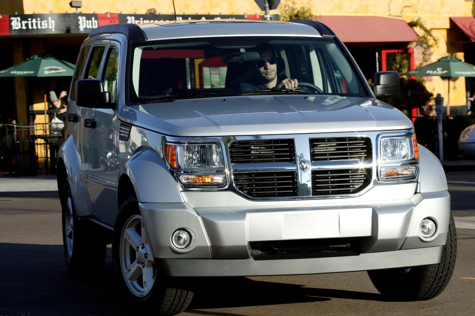 Dodge_Nitro_1_generation__SUV_5-doors__6.jpg