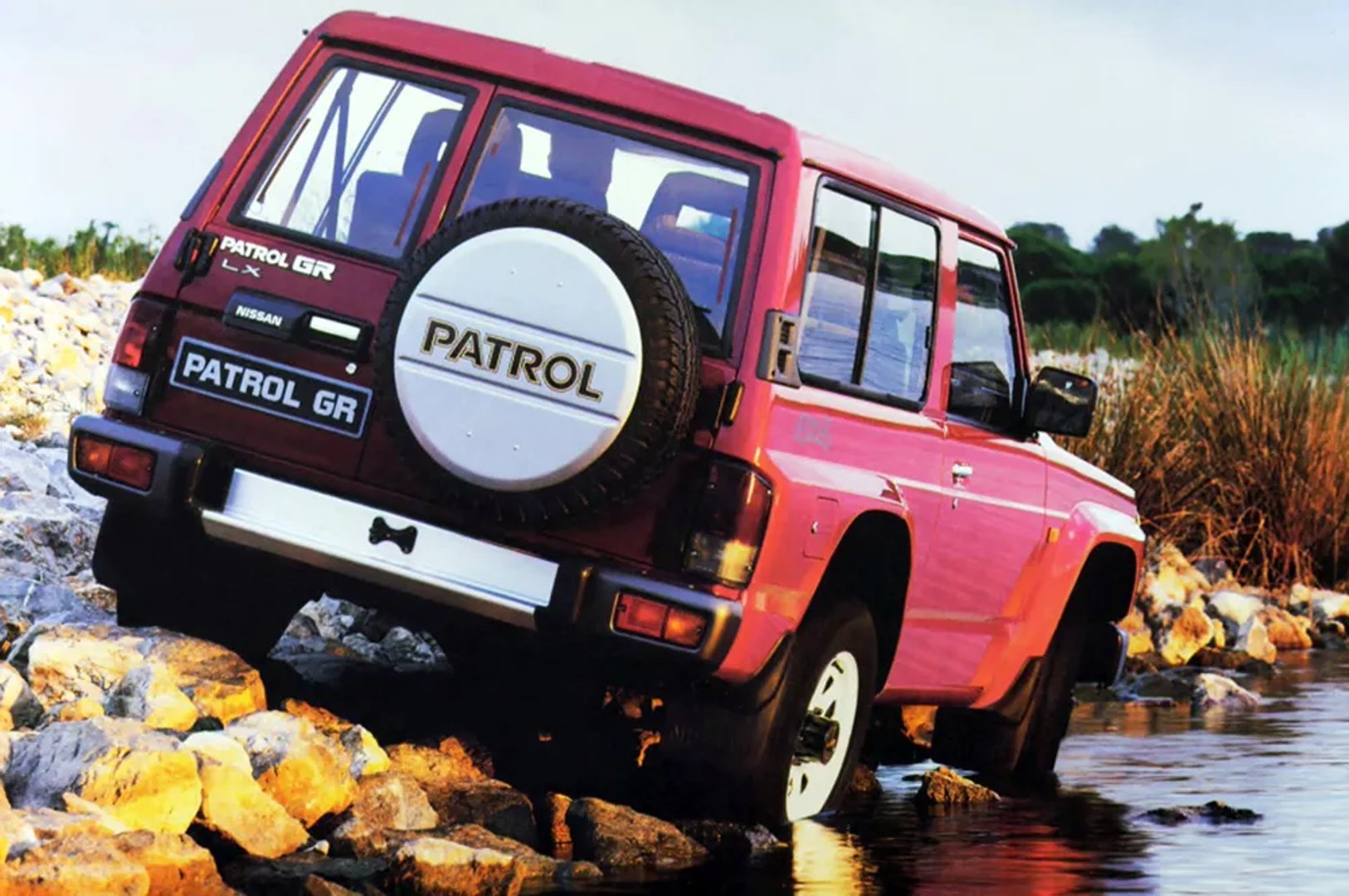 Nissan_Patrol_4_generation__SUV_3-doors__4.jpg