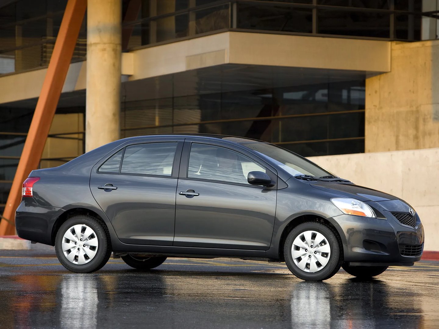 Toyota_Yaris_2_generation_restyling__Sedan__11.jpg