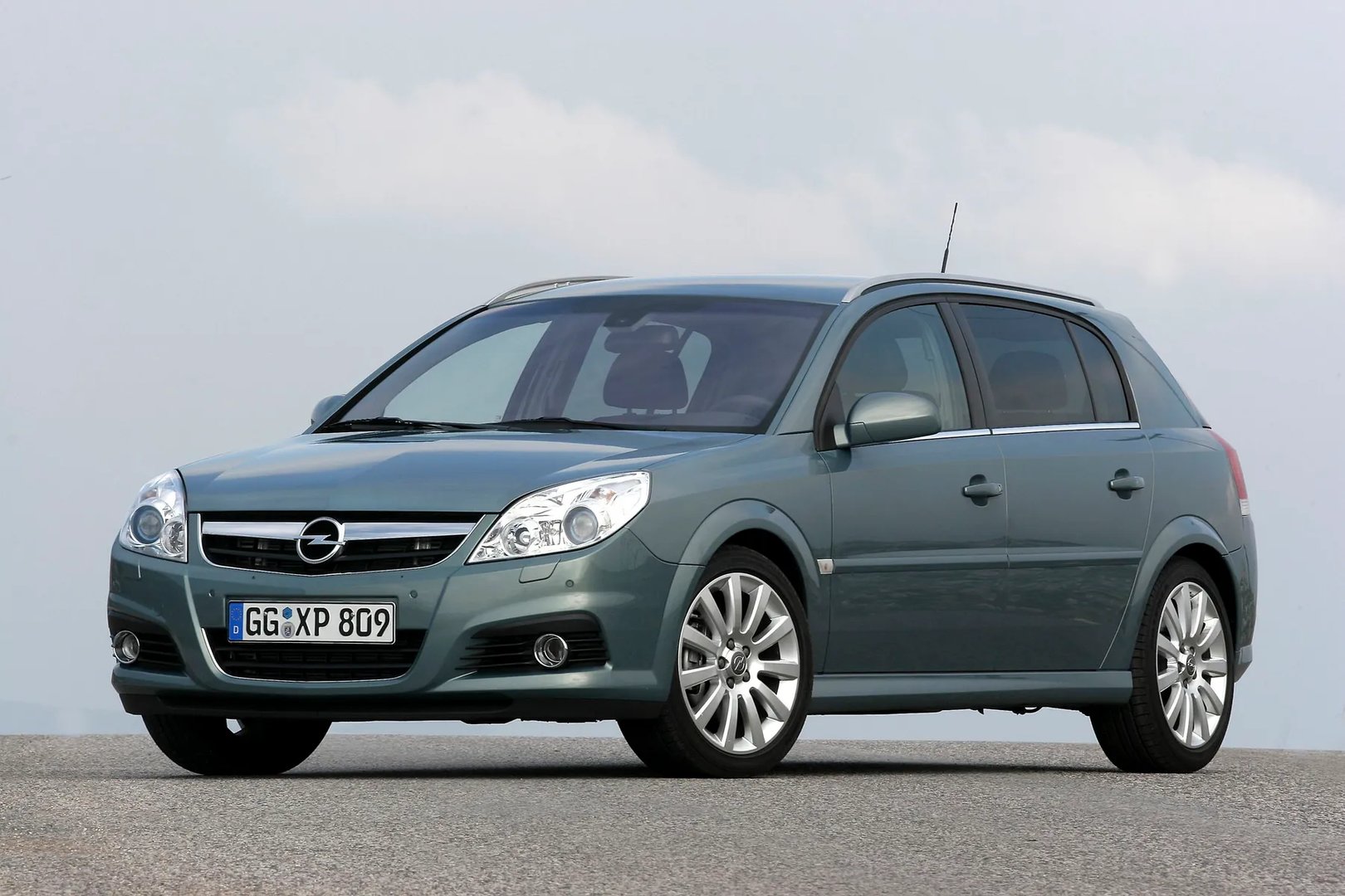 1 generation, restyling 