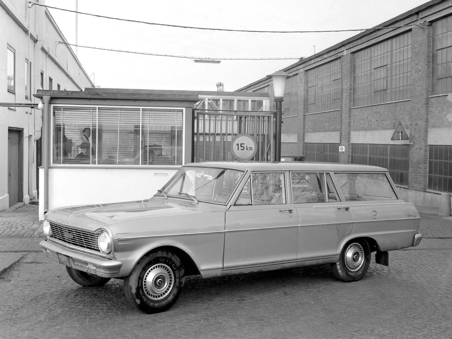 Chevrolet_Nova_1_generation__Estate_5-door__1.jpg
