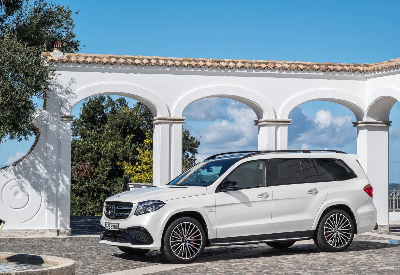 Mercedes_GLS_AMG_1_generation__SUV_5-doors__13.jpg