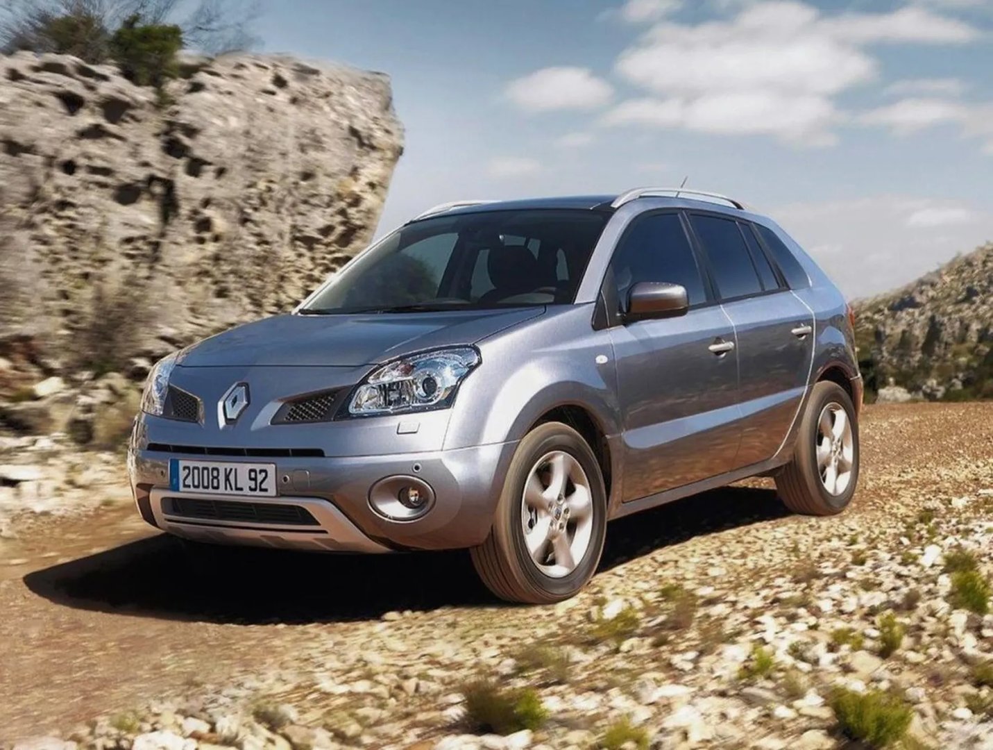 Renault_Koleos_1_generation__SUV_5-doors__4.jpg