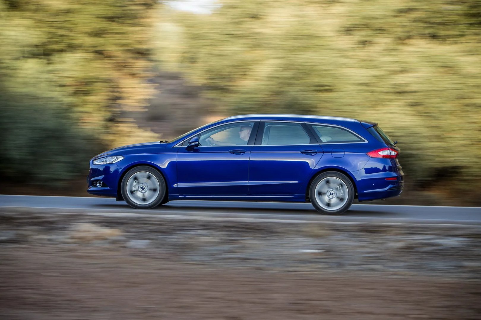Ford_Mondeo_5_generation__Estate_5-door__10.jpg