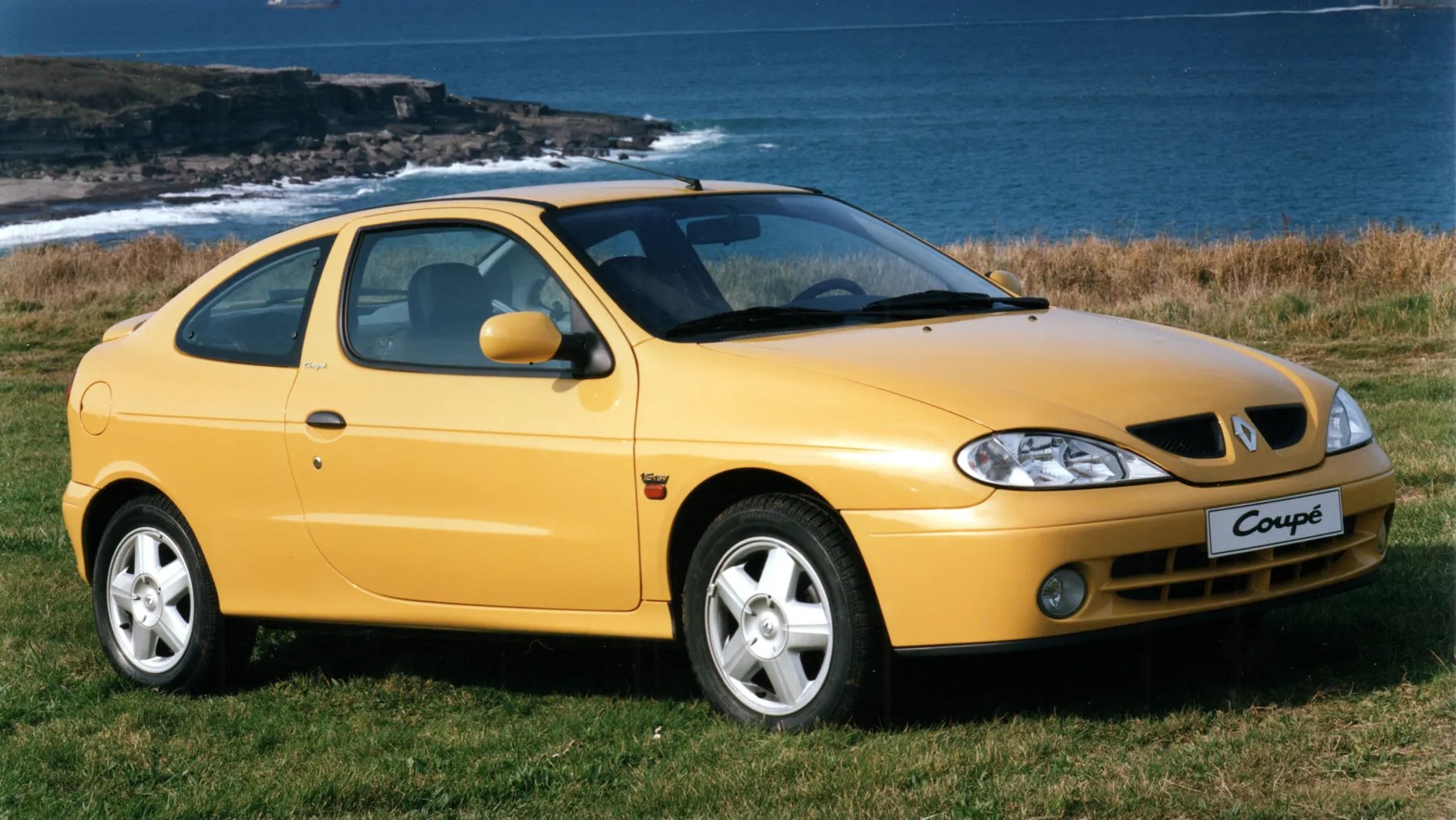 Renault_Megane_1_generation_restyling__Coupe__6.jpg