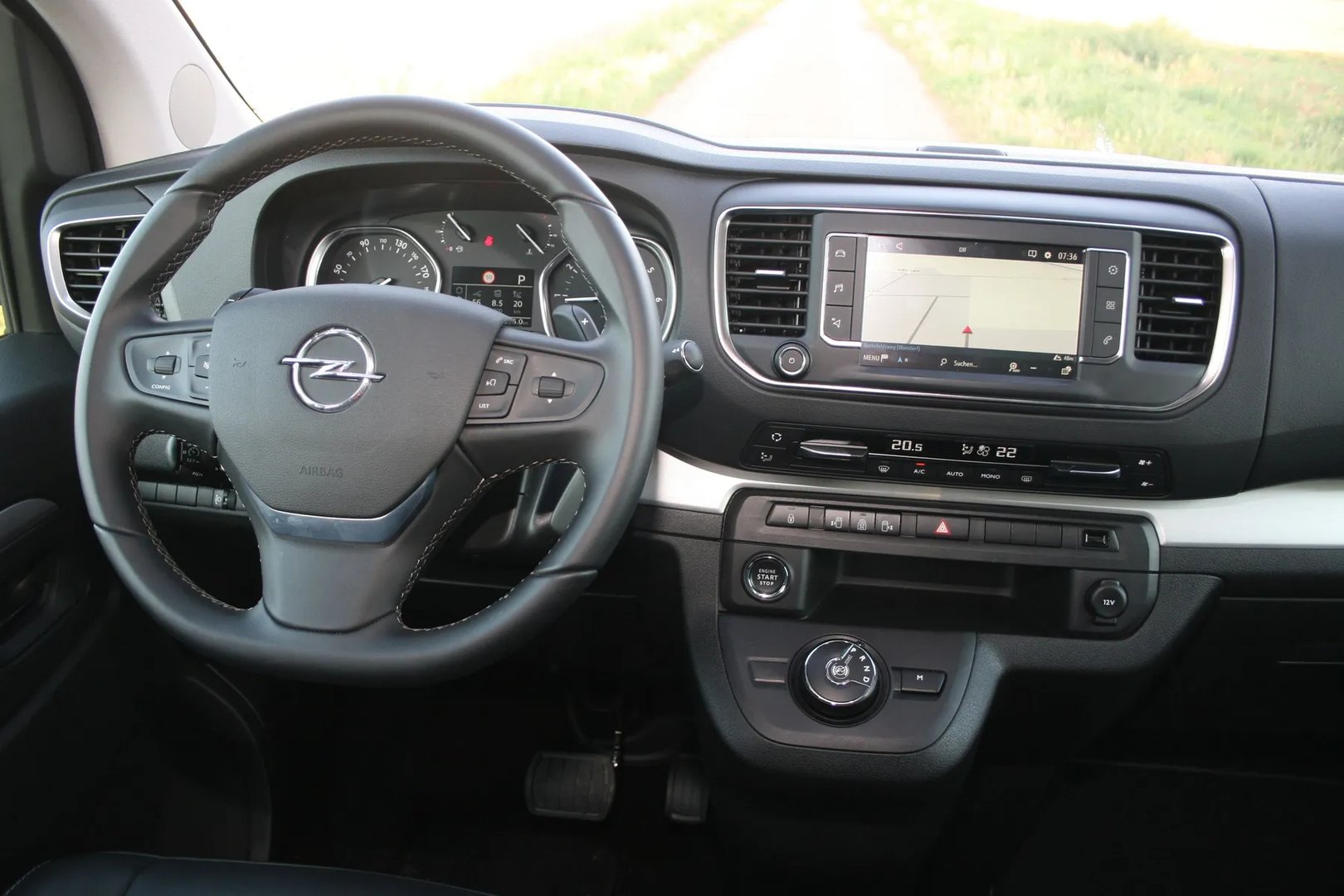 Opel_Zafira_Life_1_generation__Minivan_Short__12.jpg