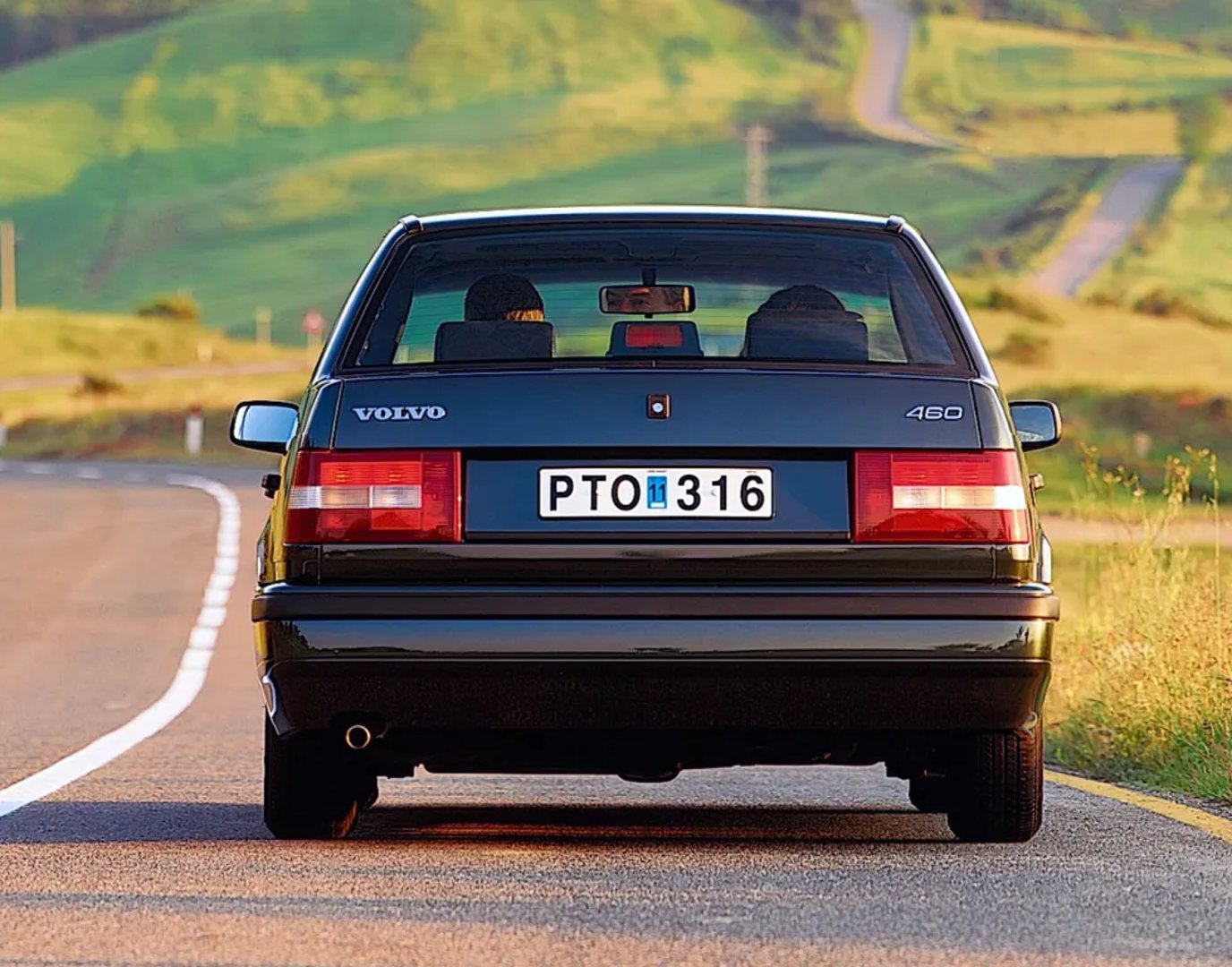Volvo_460_1_generation__Sedan__1.jpg