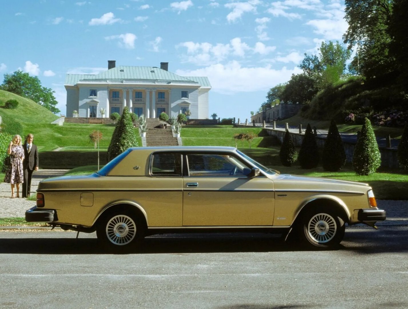 Volvo_260_Series_1_generation__Sedan_2-doors__3.jpg