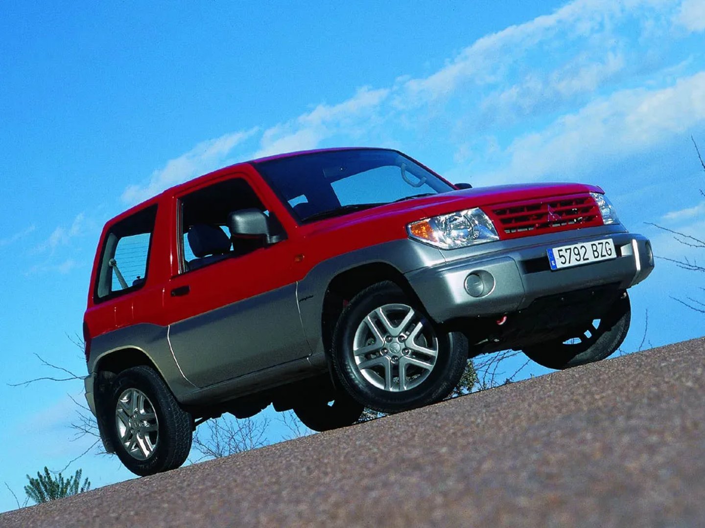 Mitsubishi_Pajero_Pinin_1_generation__SUV_3-doors__4.jpg