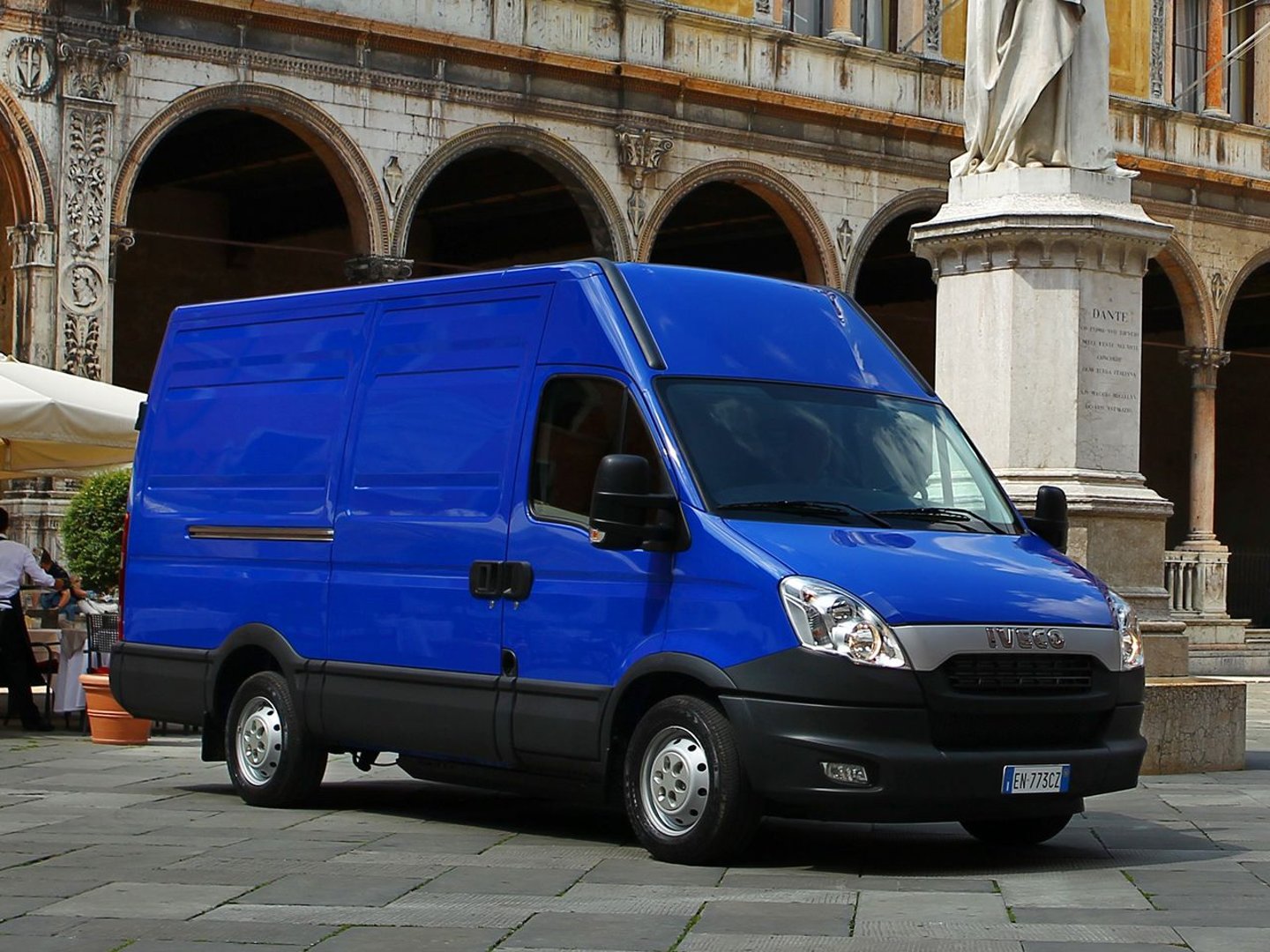 iveco_Daily_2_generation_restyling_2__Van_Short__18.jpg