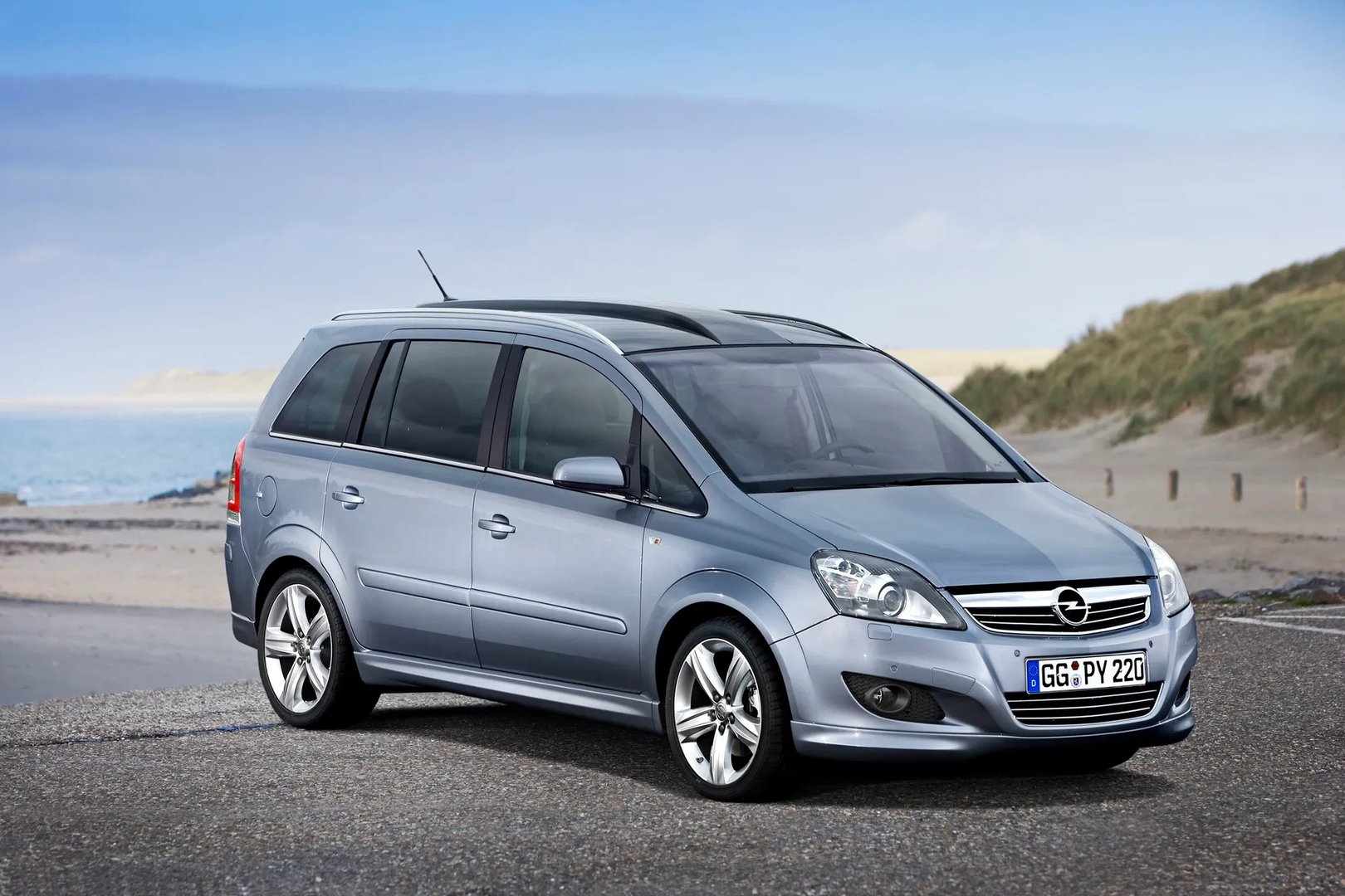 Opel_Zafira_2_generation_restyling__Compact_Van__5.jpg