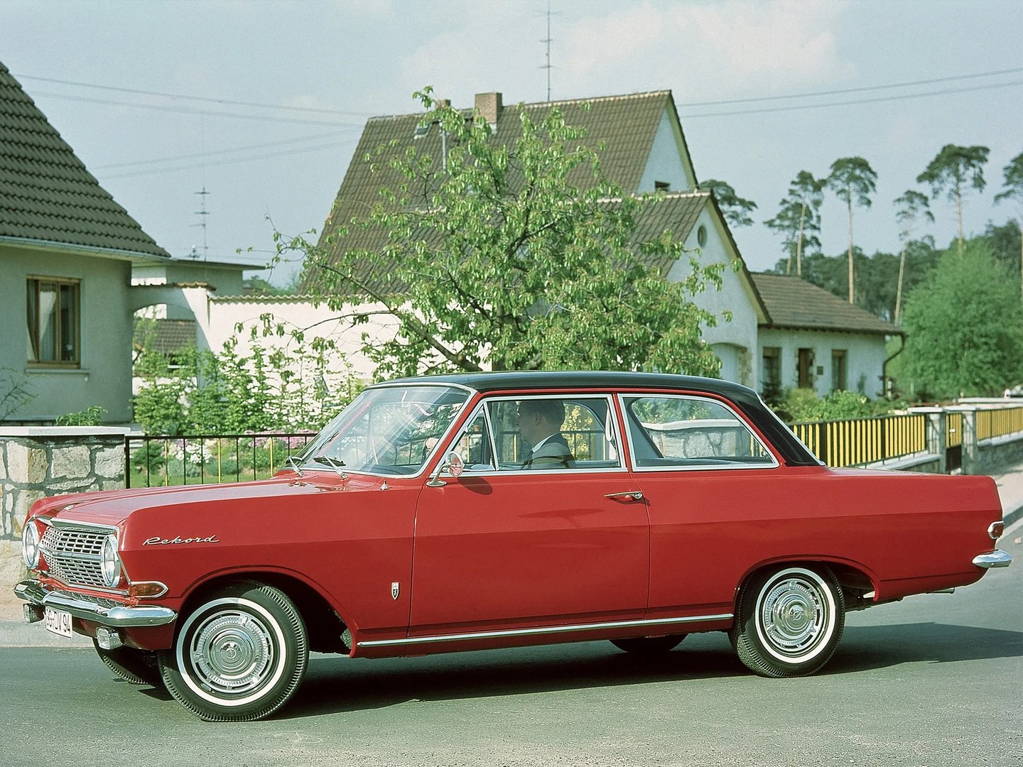 Opel_Rekord_1_generation__Sedan_2-doors__1.jpg