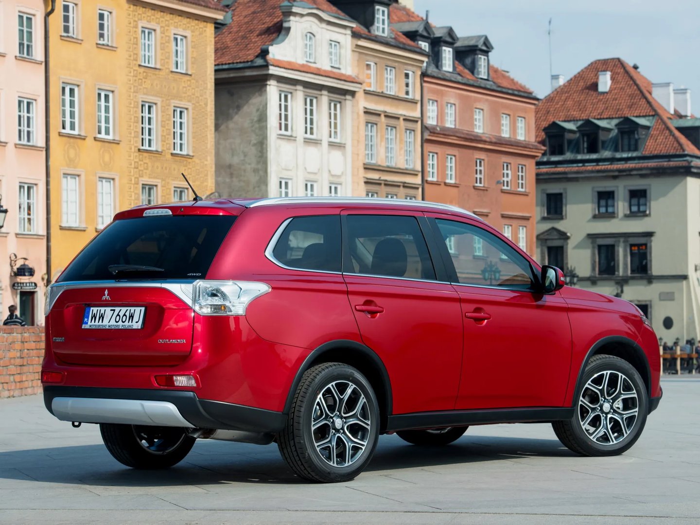 Mitsubishi_Outlander_3_generation_restyling__SUV_5-doors__1.jpg