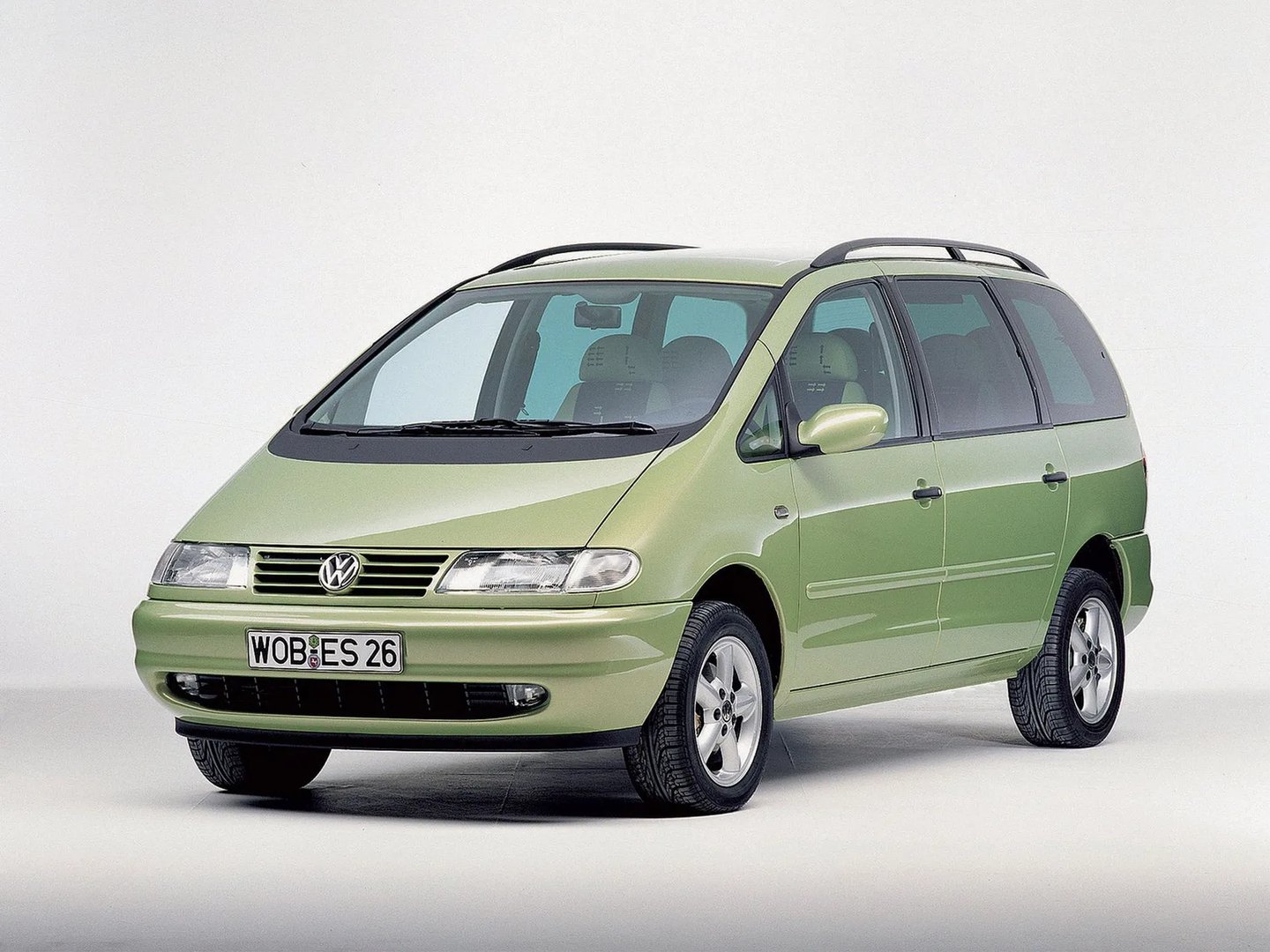 Volkswagen_Sharan_1_generation__Minivan__3.jpg