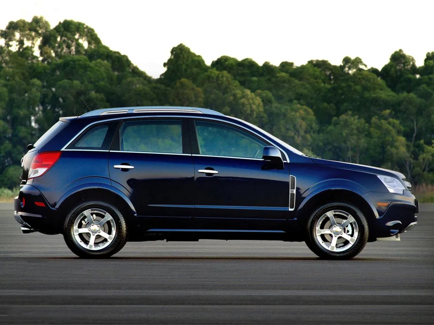 Chevrolet_Captiva_Sport_1_generation_restyling__SUV_5-doors__3.jpg